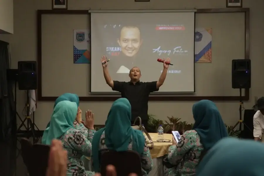 Character Building: Refleksi Diri dan Pertumbuhan Pribadi Bagian ini adalah inti dari pengembangan jangka panjang