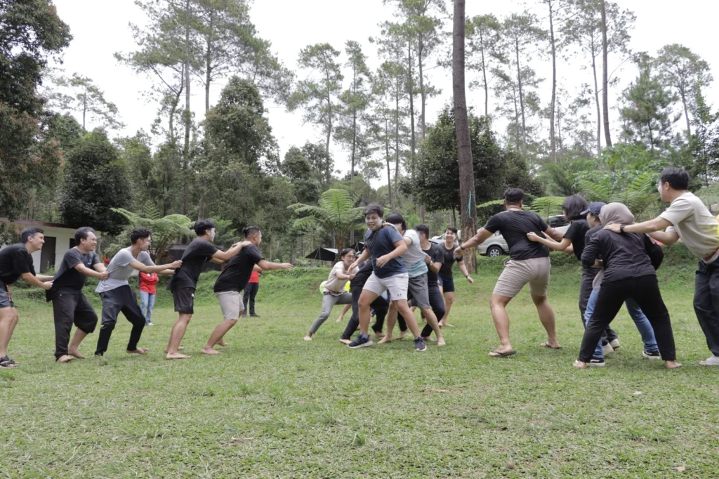 Fun Team Game: Mencairkan Suasana dan Membangun Energi Positif
Sesi ini berfokus pada keceriaan dan interaksi awal. Kami menggunakan permainan-permainan ringan, energik, dan penuh tawa